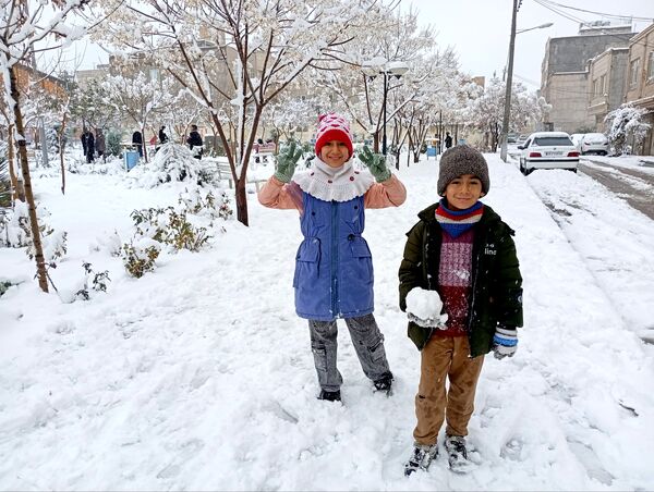سپیدی بر چهره نیشابور، لبخند پاییز بر دیار فیروزه‌ای
