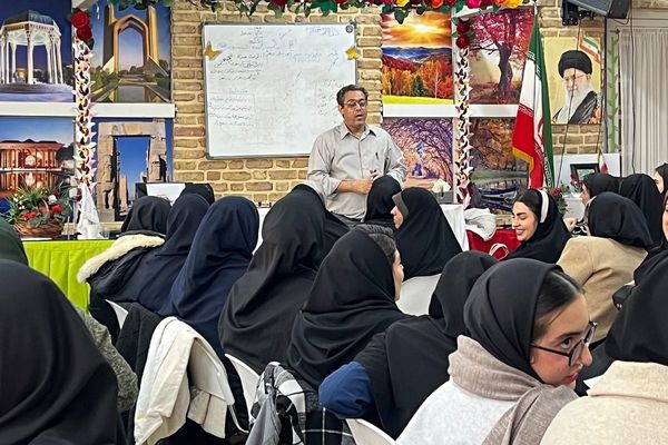 کارگاه استانی توانمندسازی مربیان پیش‌دبستانی و معلمان ابتدایی در دبستان دکتر محمدحسین کیهانی اسلامشهر