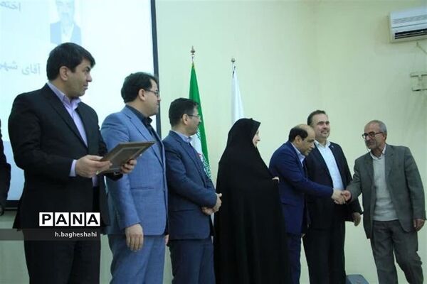 تجلیل از معلمان و دانش‌آموزان پژوهشگر یزدی