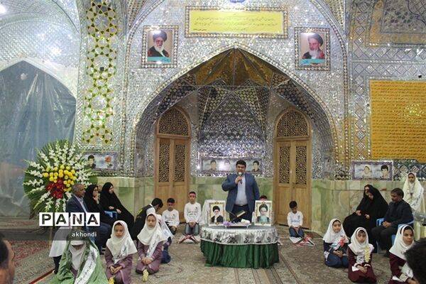تجدید بیعت دانش آموزان بافقی با شهدا