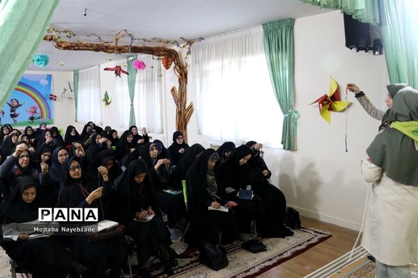 دوره آموزشی مربیان پیشتاز سازمان دانش‌آموزی ناحیه 7 مشهد