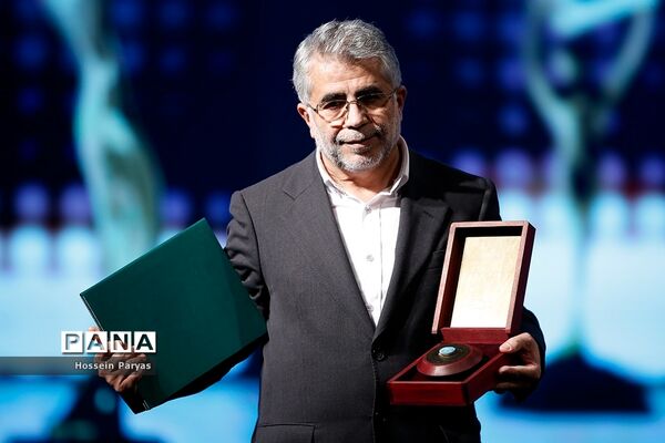 آیین اختتامیه سیزدهمین جشنواره فیلم‌های مستند ایران (سینماحقیقت)