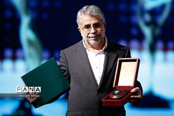 آیین اختتامیه سیزدهمین جشنواره فیلم‌های مستند ایران (سینماحقیقت)