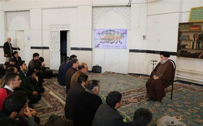 دانش آموزان قرائت روزانه قرآن را جزو برنامه زندگی خود قرار دهند