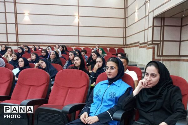 آیین «نشان سمپاد» ویژه دانش‌آموزان ورودی جدید پایه هفتم و دهم دانش‌آموزان فرزانگان شهرستان قدس در سالن گل نراقی