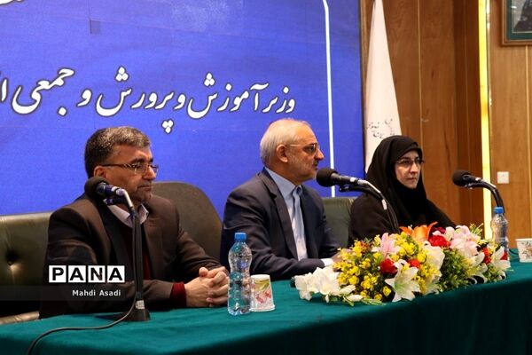 نشست صمیمانه وزیر آموزش و پرورش با جمعی از فرهنگیان خراسان رضوی