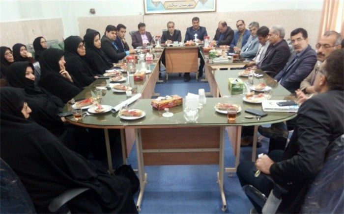 بازدید معاون آموزش متوسطه اداره کل آموزش و پرورش از مدارس شهرستان اشکذر