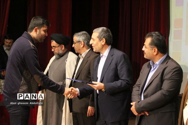 تقدیر از برگزیدگان و فعالان پنجمین اجلاس نماز در بوشهر