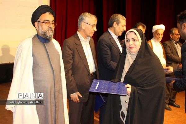 تقدیر از برگزیدگان و فعالان پنجمین اجلاس نماز در بوشهر