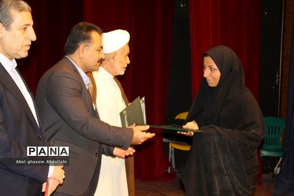 تقدیر از برگزیدگان و فعالان پنجمین اجلاس نماز در بوشهر