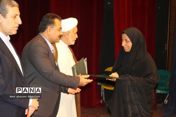 تقدیر از برگزیدگان و فعالان پنجمین اجلاس نماز در بوشهر