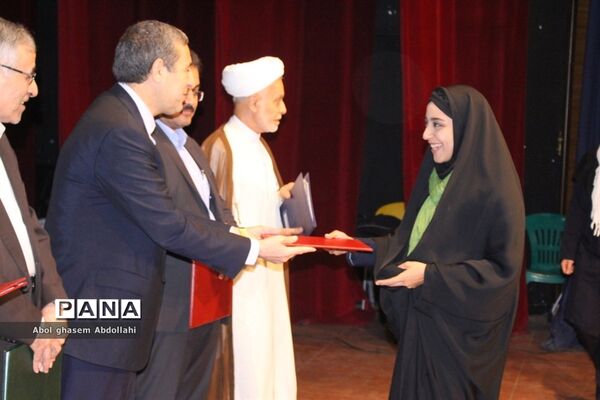 تقدیر از برگزیدگان و فعالان پنجمین اجلاس نماز در بوشهر