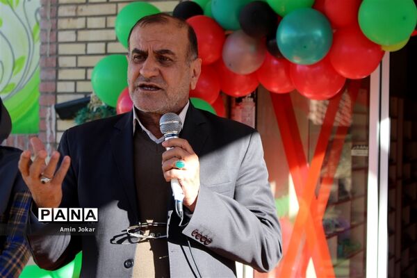 بازدید مشاور رئیس سازمان دانش آموزی کشور از مدرسه تمام تشکیلاتی گندم شهرستان مرودشت