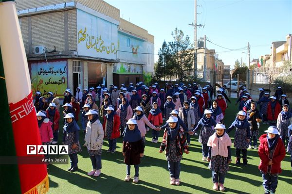 بازدید مشاور رئیس سازمان دانش آموزی کشور از مدرسه تمام تشکیلاتی گندم شهرستان مرودشت