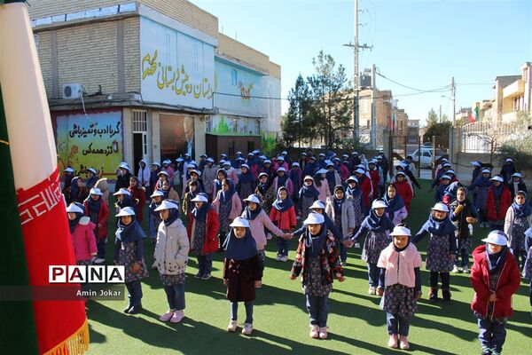 بازدید مشاور رئیس سازمان دانش آموزی کشور از مدرسه تمام تشکیلاتی گندم شهرستان مرودشت