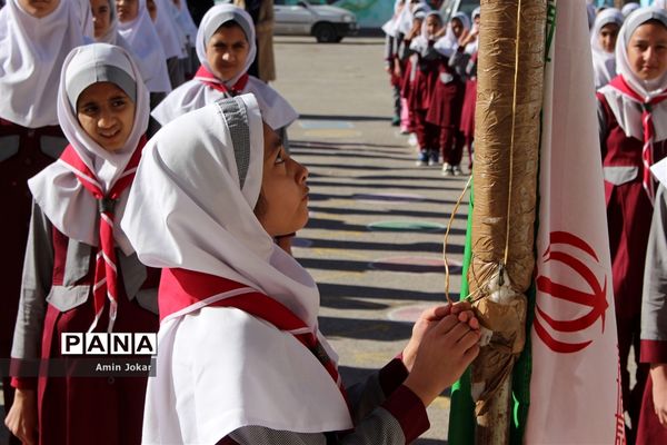 بازدید مشاور رئیس سازمان دانش آموزی کشور از مدرسه تمام تشکیلاتی  شهدای خیبر در شهرستان مرودشت