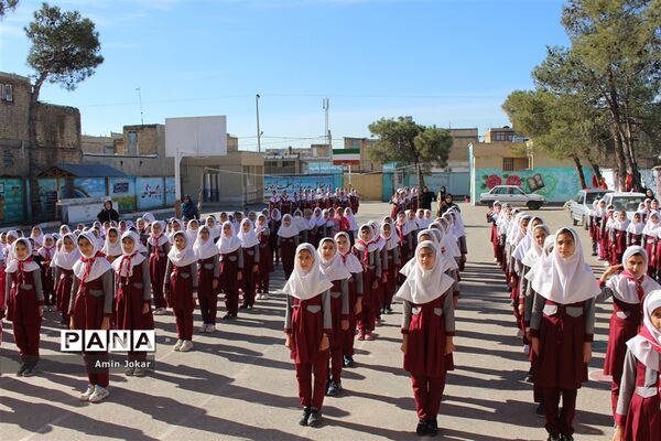 بازدید مشاور رئیس سازمان دانش آموزی کشور از مدرسه تمام تشکیلاتی  شهدای خیبر در شهرستان مرودشت