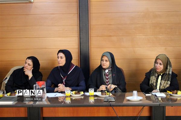 جلسه هم اندیشی سازمان دانش آموزی استان فارس