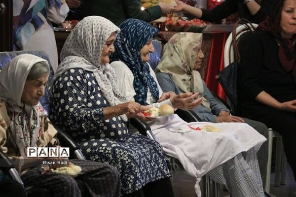 دیدار از سالمندان در یلدای مهربانی