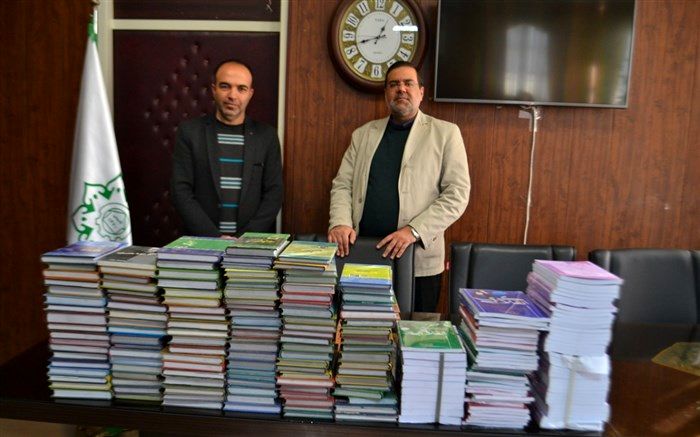 شهردار الوند 200 جلد کتاب به کتابخانه عمومی دهخدا اهدا کرد