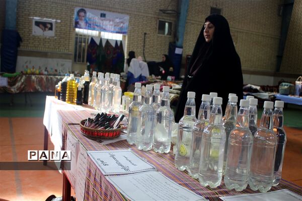 نمایشگاه صنایع دستی و دست ساخته های سواد آموزان