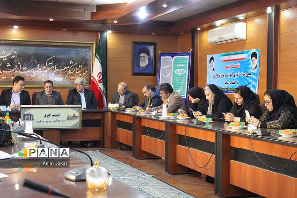 نشست خبری مدیرکل و معاون سوادآموزی آموزش و پرورش استان فارس به‌مناسبت آغاز هفته سواد‌آموزی
