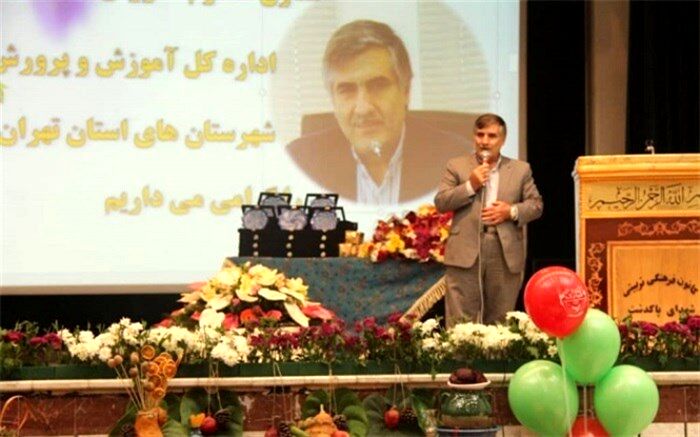 برای امر خطیرمعلمی حتما باید اشخاص از اصالت معلمی برخوردار باشند