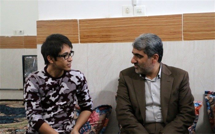 دیدار با مدافعان حرم تداعی  کننده خاطرات ایثارگری ها و ادامه راه شهدا و جانبازان است