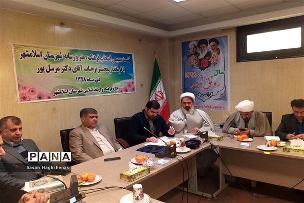 نشست صمیمی اصحاب فرهنگ و هنرشهرستان اسلامشهر با فرماندار