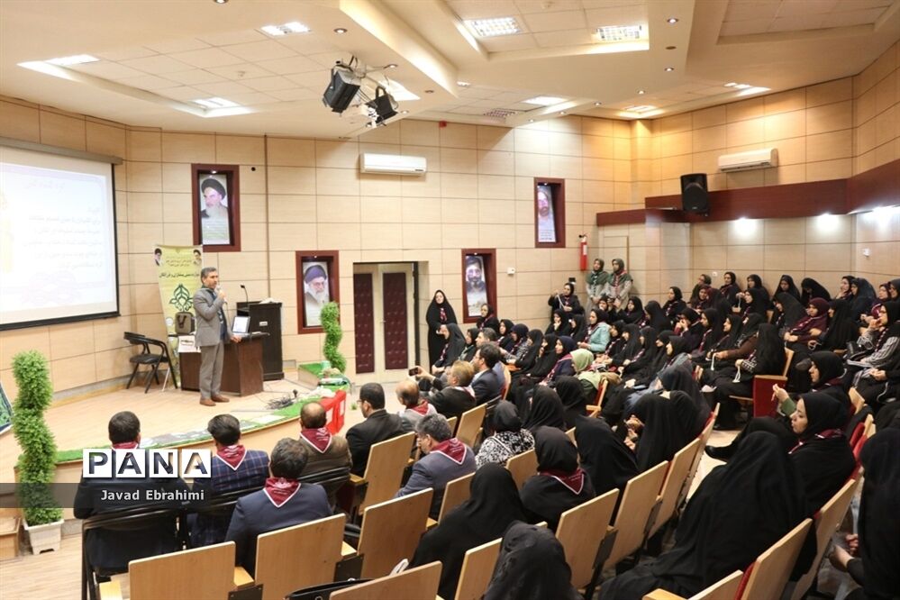 کارگاه آموزشی مربیان پیشتاز سازمان دانش‌آموزی ناحیه 2 آموزش و پرورش مشهد
