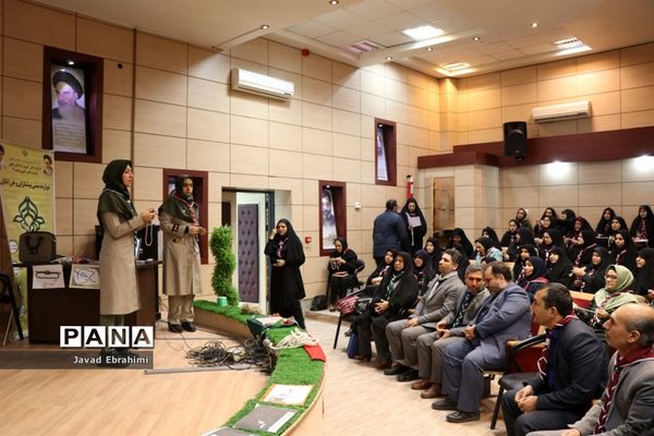 کارگاه آموزشی مربیان پیشتاز سازمان دانش‌آموزی ناحیه 2 آموزش و پرورش مشهد