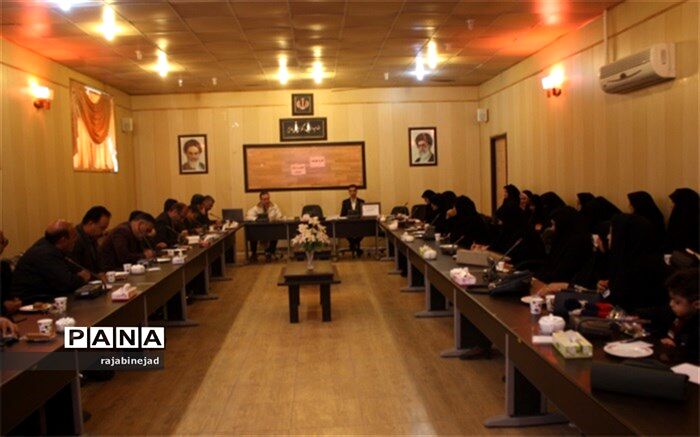 جلسه طرح معرفت مربیان ومعاونین پرورشی ابرکوه برگزارشد