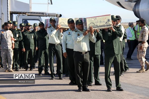 ورود پیکر مطهر دو شهید گمنام به استان هرمزگان