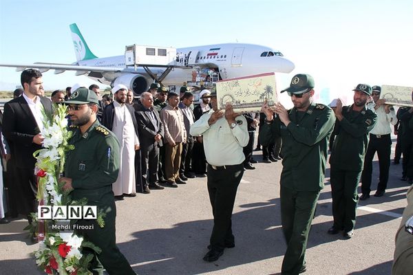 ورود پیکر مطهر دو شهید گمنام به استان هرمزگان