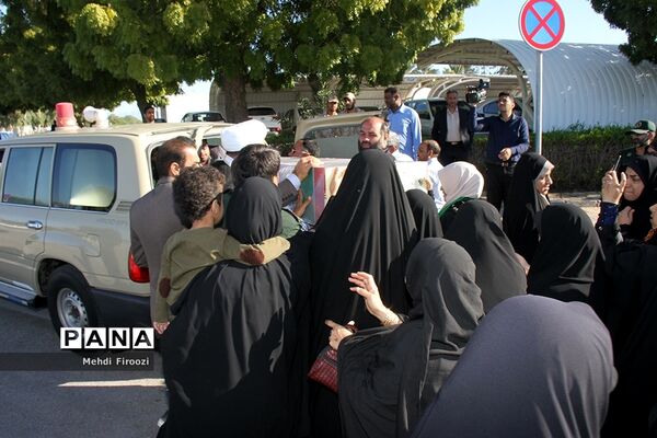 ورود پیکر مطهر دو شهید گمنام به استان هرمزگان