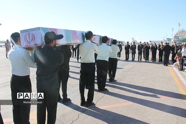 ورود پیکر مطهر دو شهید گمنام به استان هرمزگان