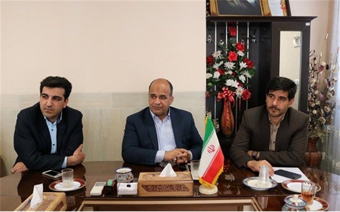 مسائل و مشکلات جاده روستای حاجی آباد رستاق پیگیری شد