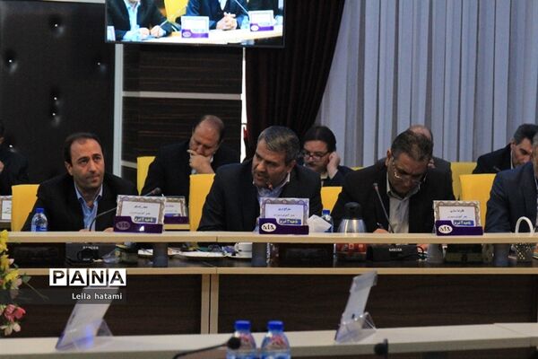نشست صمیمی وزیر آموزش و پرورش با اعضای شورای معاونان اداره‌کل و مدیران آذربایجان شرقی