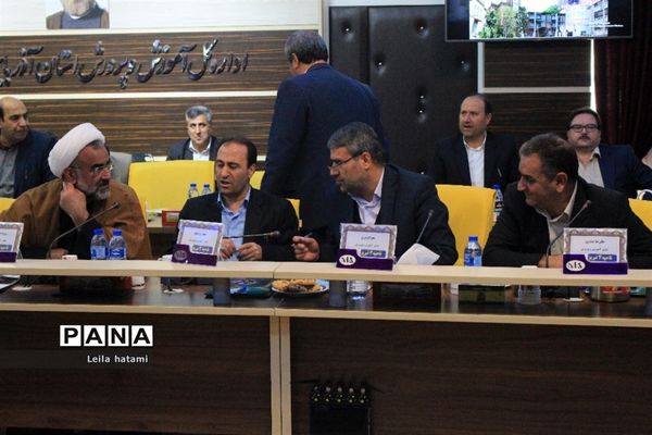نشست صمیمی وزیر آموزش و پرورش با اعضای شورای معاونان اداره‌کل و مدیران آذربایجان شرقی