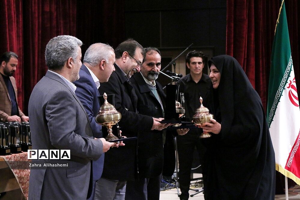 مراسم تجلیل از برگزیدگان المپیادهای جهانی و کشوری و رتبه‌های برتر کنکور
