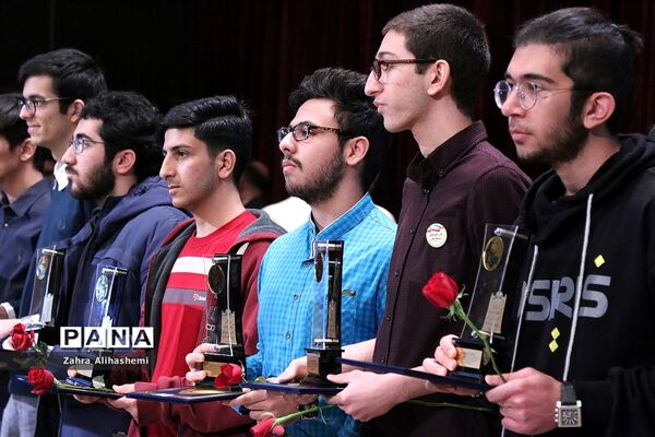 مراسم تجلیل از برگزیدگان المپیادهای جهانی و کشوری و رتبه‌های برتر کنکور