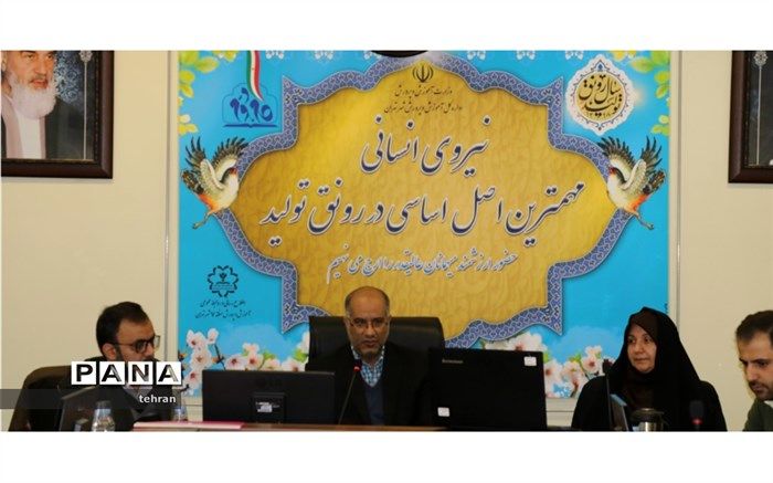 نشست هم اندیشی کارشناس مسئولان معاونت پرورشی وفرهنگی مناطق نوزده گانه در منطقه۷