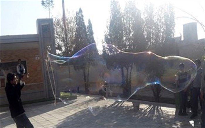 ساخت حباب های غول پیکر در میبد