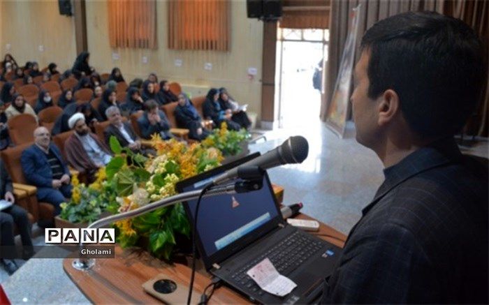 پژوهش مکمل آموزش است