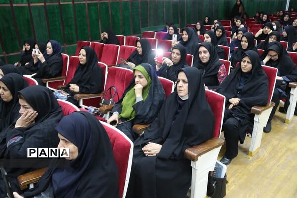 همایش تخصصی مدیران دبستان‌های یزد