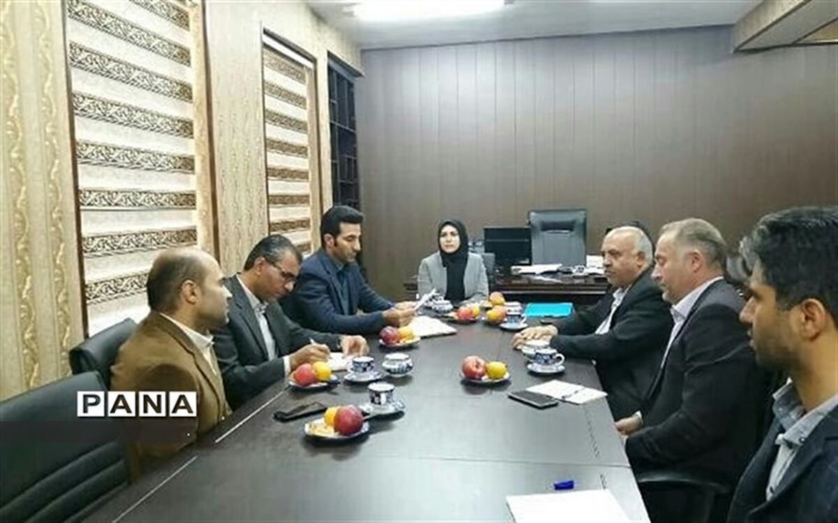 نشست  شورای شهرستان تفت با مدیر کل اداره محیط زیست استان  