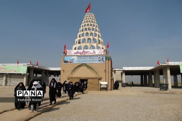 دعوت نامه خانه خورشید تو را به مهمانی خاک ها می خواند