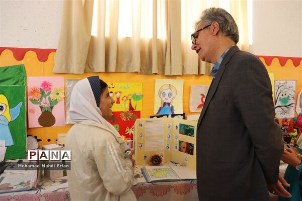 برگزاری نمایشگاه هفته پژوهش در مدارس آباده