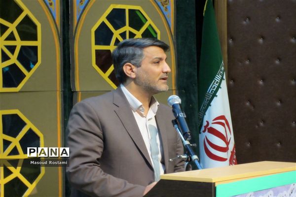 تجلیل از معلمان و دانش‌آموزان پژوهشگر