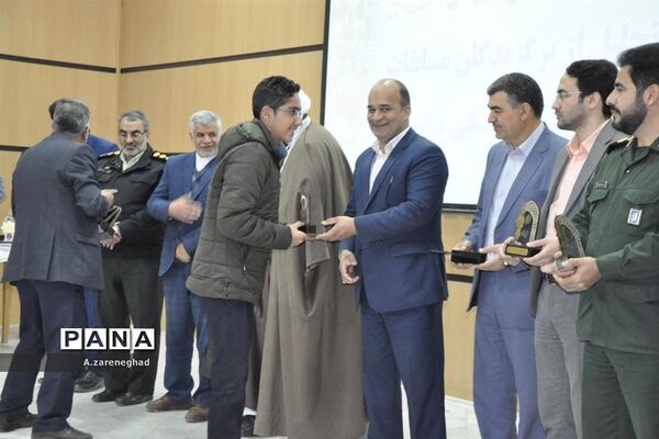 آئین تجلیل ازبرگزیدگان مسابقات قرآن وعترت و فرهنگی هنری اشکذر
